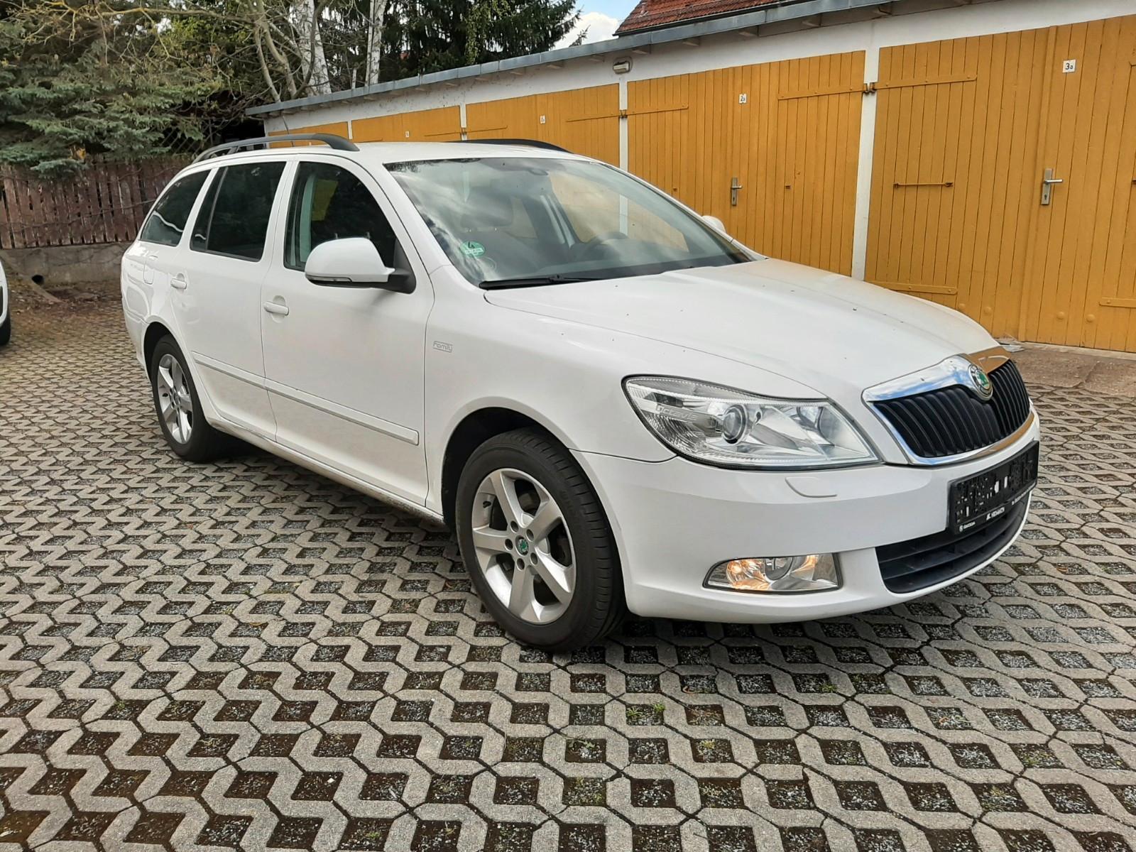 Skoda Octavia 2012 — interior