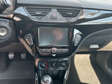 Fotografie des Opel Corsa E 120 Jahre Kamera Carplay Sitzh.