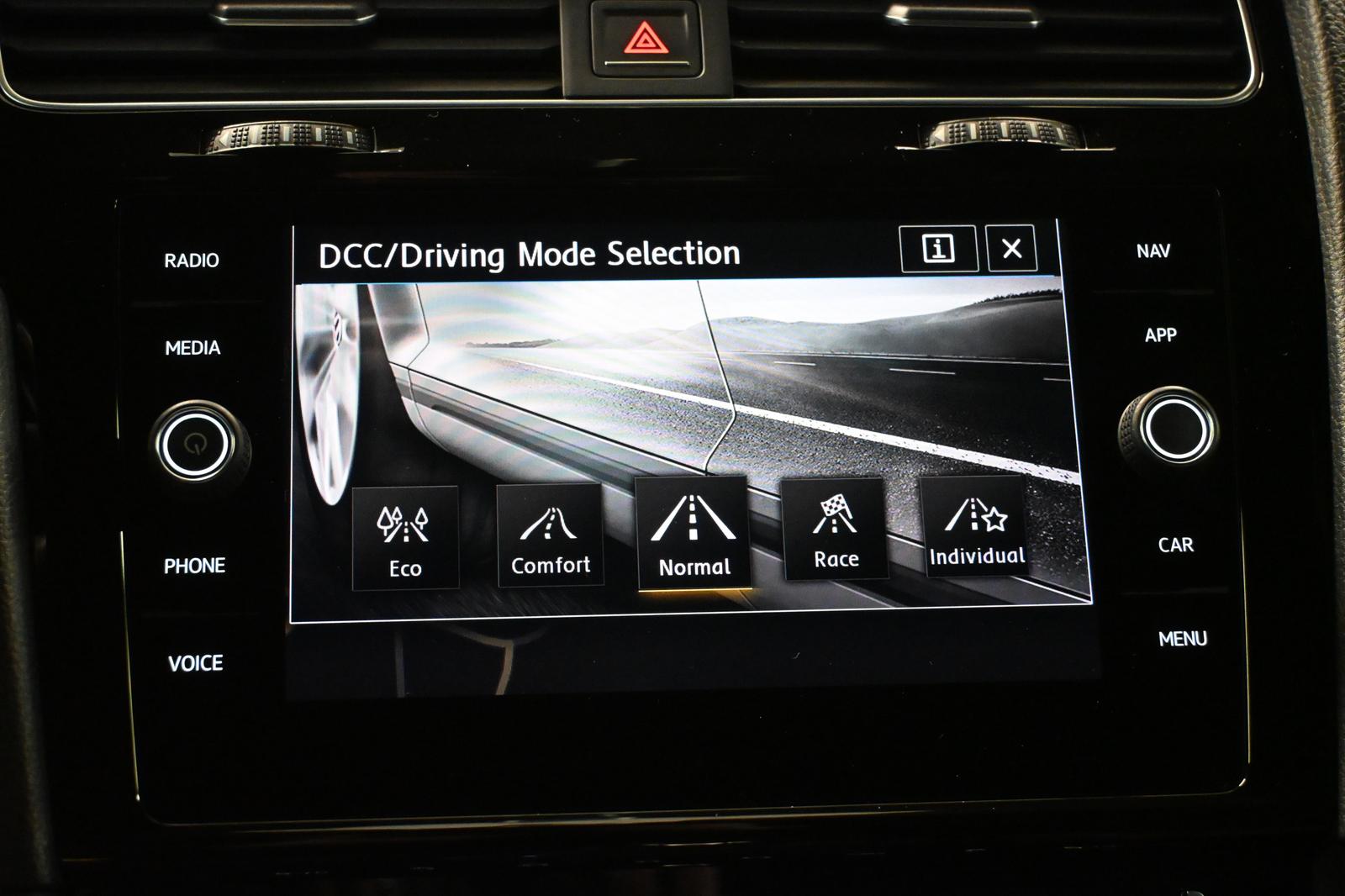 Volkswagen Golf 7 R 4M *MATRIX*DYNAUDIO*DCC*VIRTUAL*ACC*SHZ