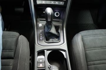 Volkswagen Touran 2.0 DSG R-Line 7-Sitze AHK Kamera