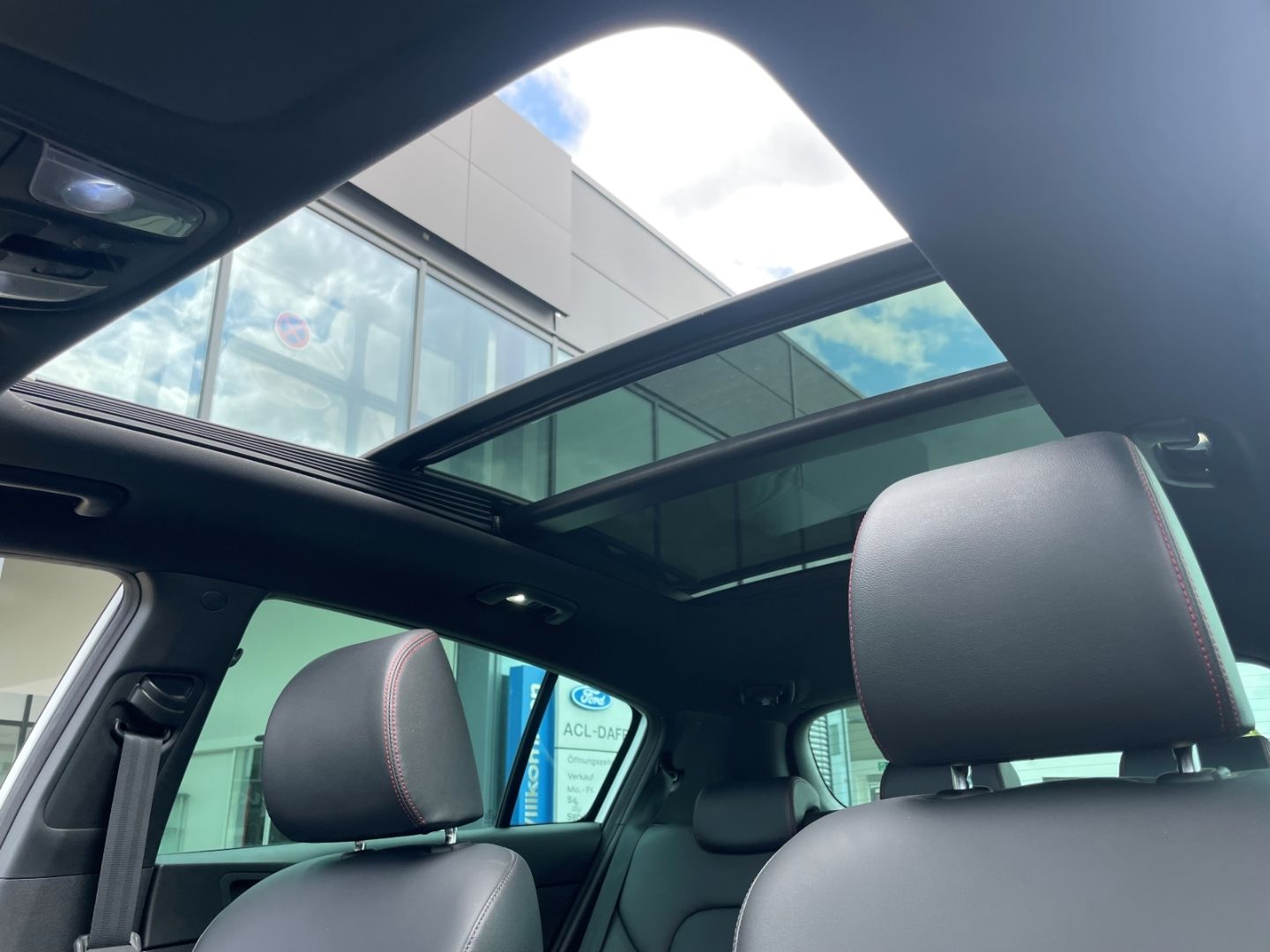 Fahrzeugabbildung Kia Sportage GT Line LED Schiebedach Kamera Volllede