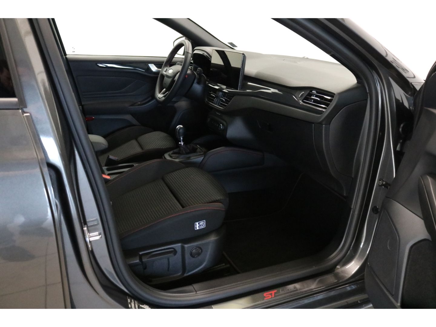Fahrzeugabbildung Ford Focus Turnier ST-Line X EU6d LED Tempomat DAB