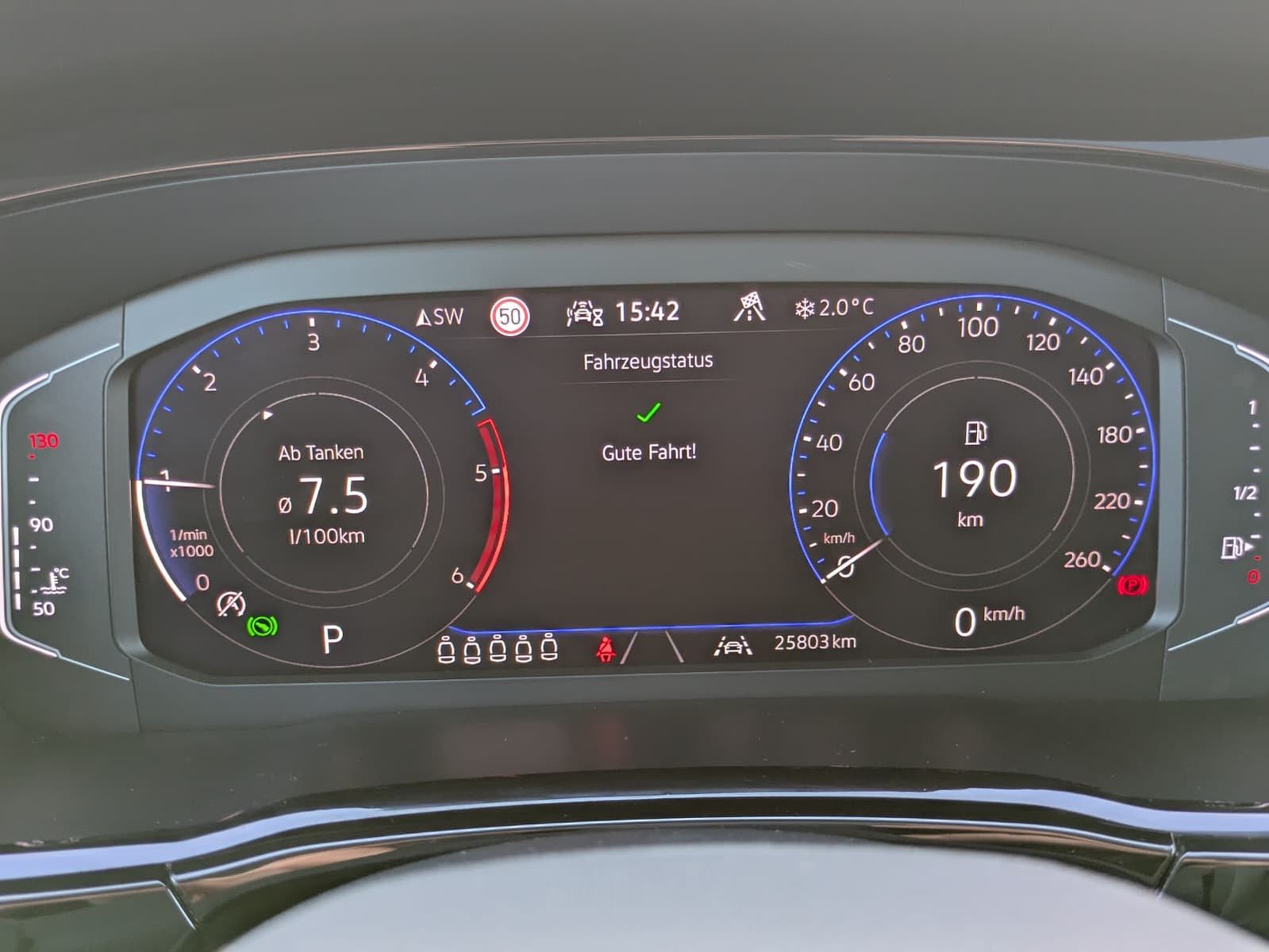 Fahrzeugabbildung Volkswagen Touran 2.0 DSG R-Line High. Pano 7-Si IQ.Dri AHK