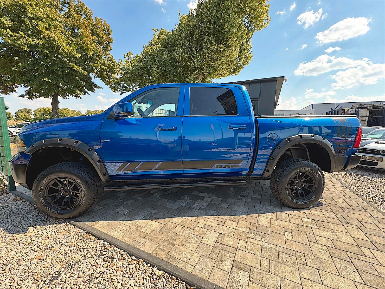 Fahrzeugabbildung Dodge RAM 5.7 V8 HEMI Sport NIGHT Body Lift 4x4 LED