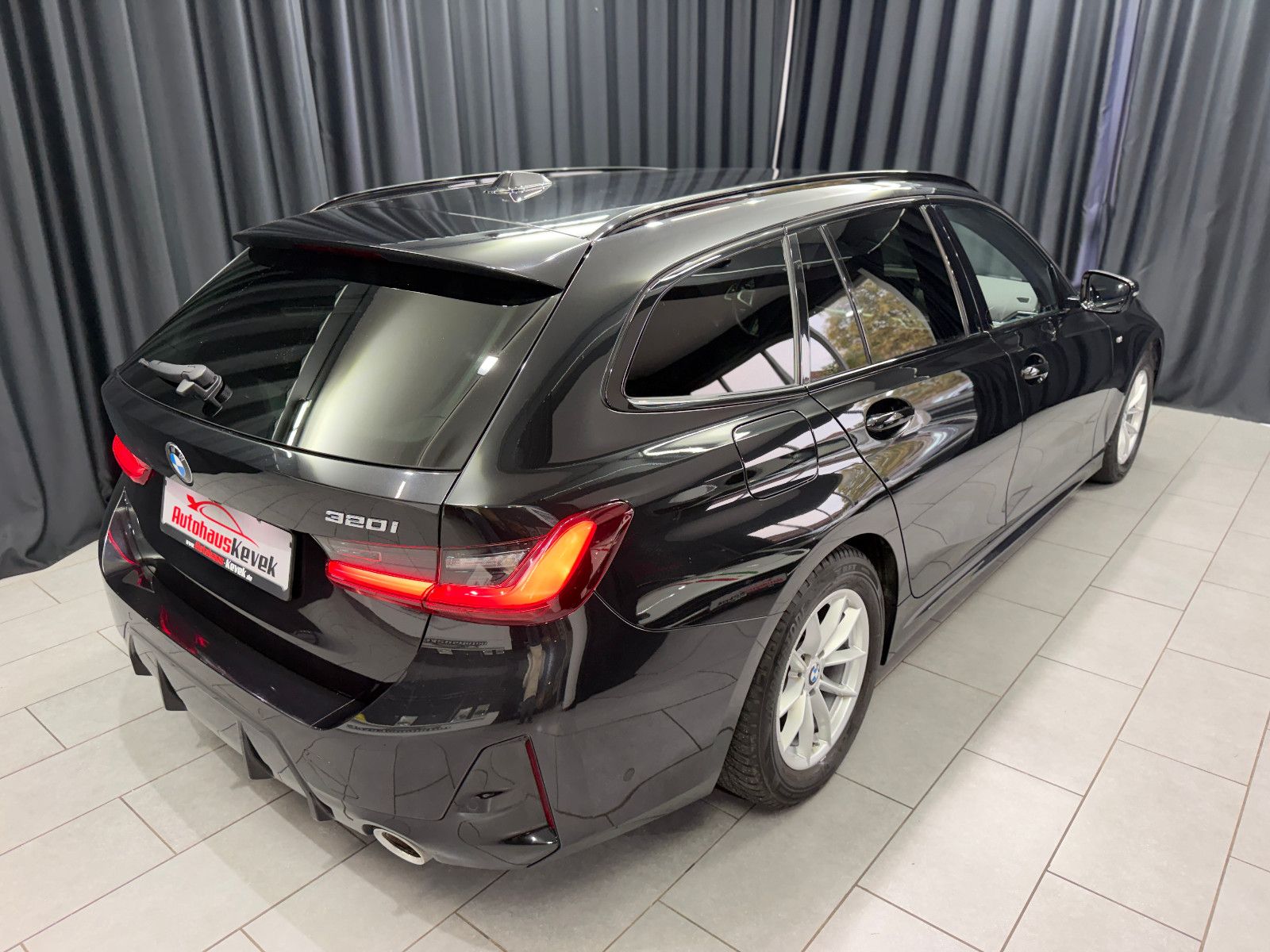 Fahrzeugabbildung BMW 320i Touring M Sport|HIFI|RF-CAM|ACC
