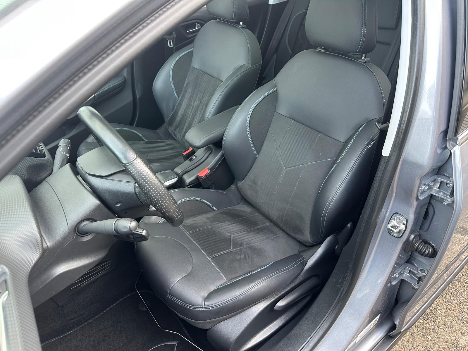 Peugeot 2008 Crossway T-Leder R-Kamera Panorama-Dach