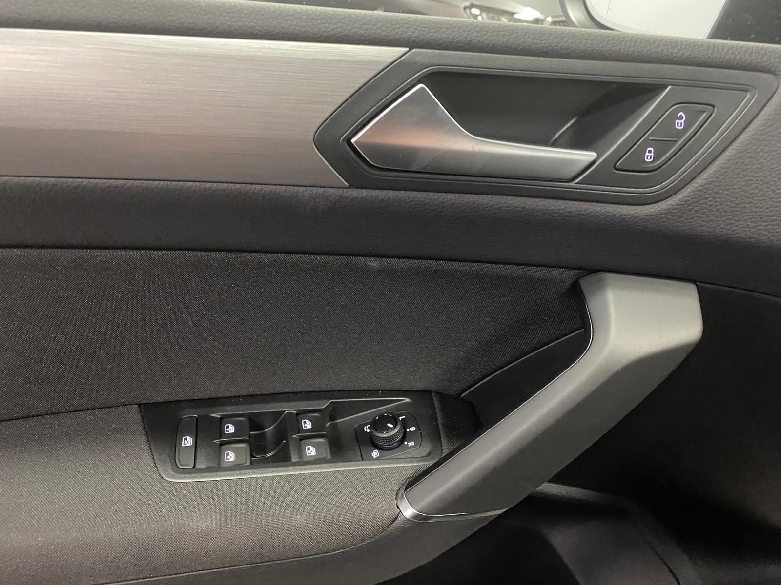 Fahrzeugabbildung Volkswagen Touran 1.5 TSI R-LINE COMFORTLINE DSG+ACC+AHK