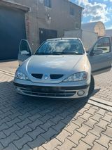 Renault Megane 1.6 Benziner Limousine - Renault Megane aus 2001: 1.6