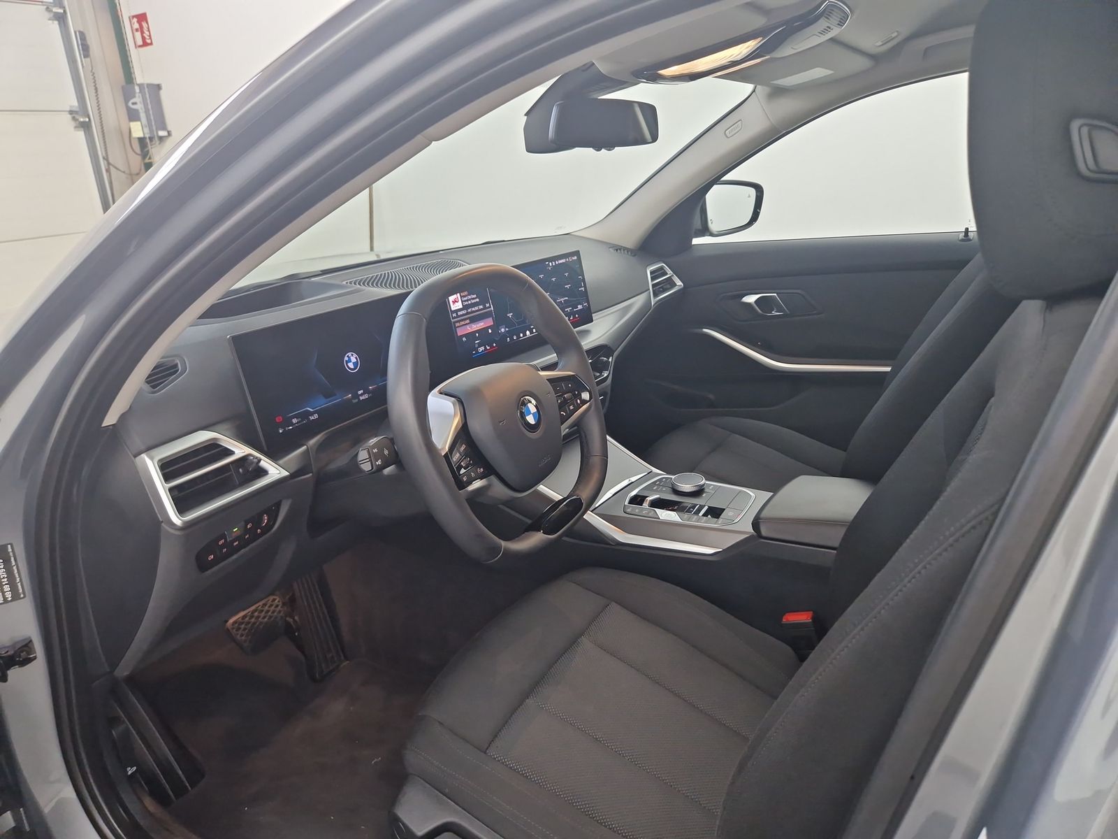 BMW 318 i Touring Navi LED SHZ Allwetter – Bild 34