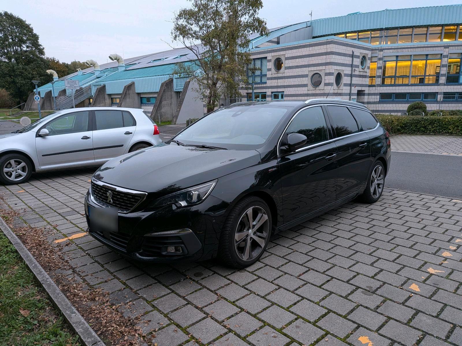 Peugeot e-308