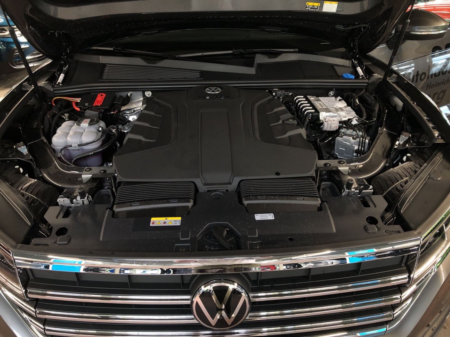 Fahrzeugabbildung Volkswagen Touareg 3.0 TDI V6 4MOTION Automatik StandHZG AH