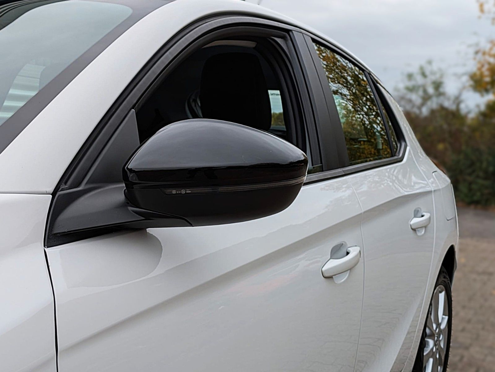 Fahrzeugabbildung Opel Corsa F 1.5D ACC NAVI SITZ+LENKR.HZG LED CARPLAY