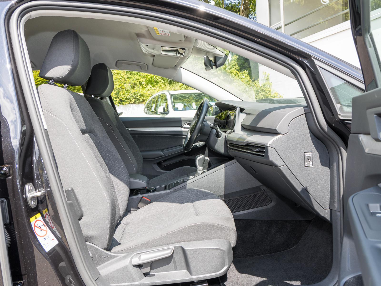 Volkswagen GOLF VIII 1.5 TSI LIFE NAVI LED SITZH GJ-REIFEN