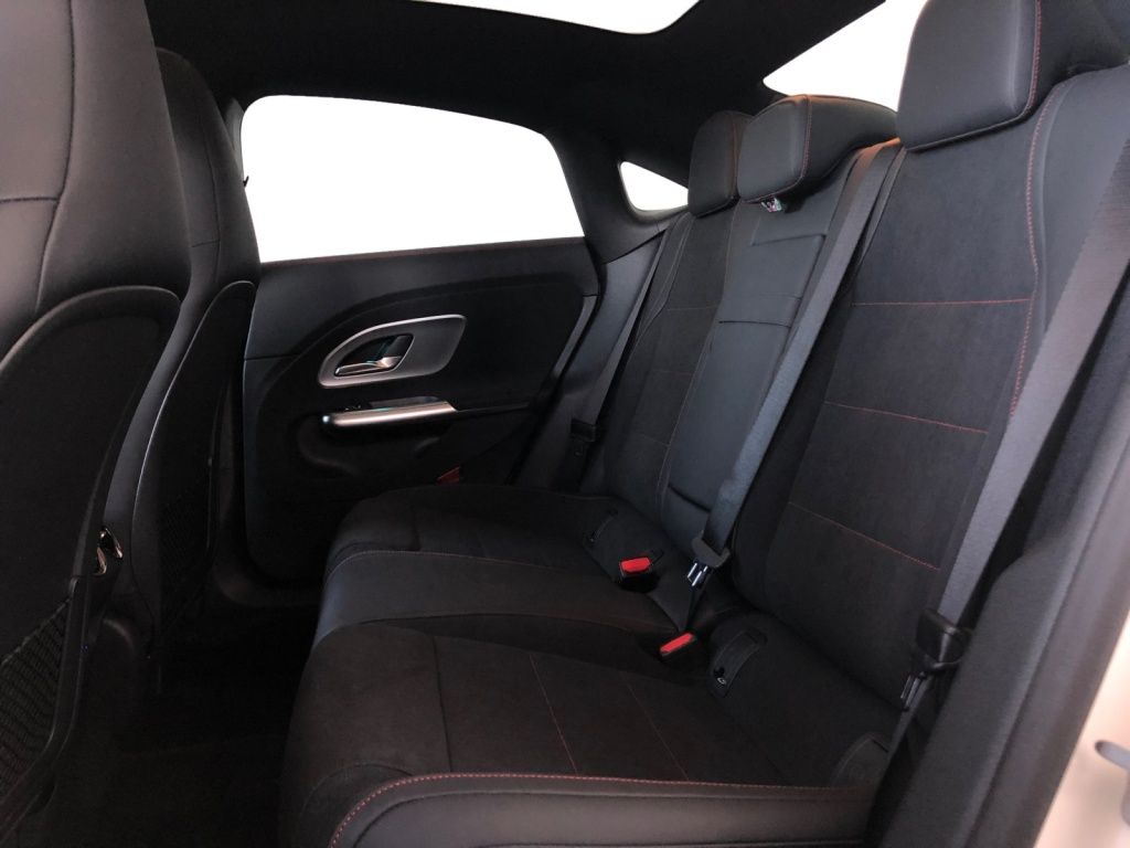 Mercedes-Benz CLA 180 AMG MBUX MBeam Night AHK Pano SHD Wide foto 10