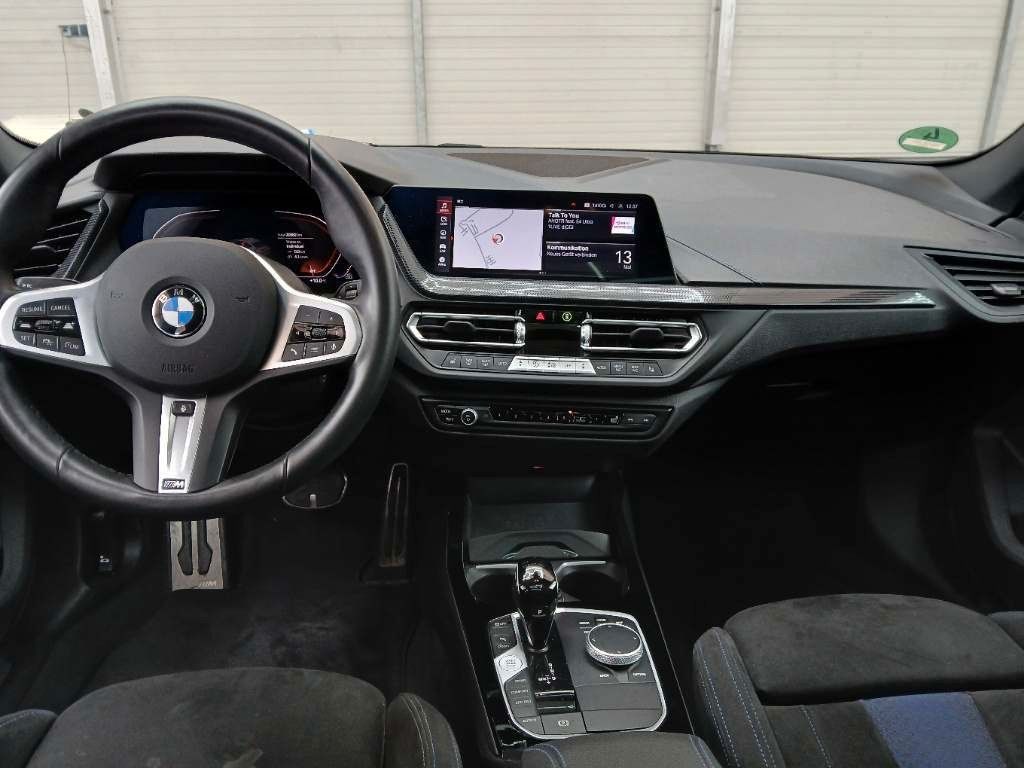 Fahrzeugabbildung BMW 218 i M Sport Gran Coupé HuD Pano Schale ACC