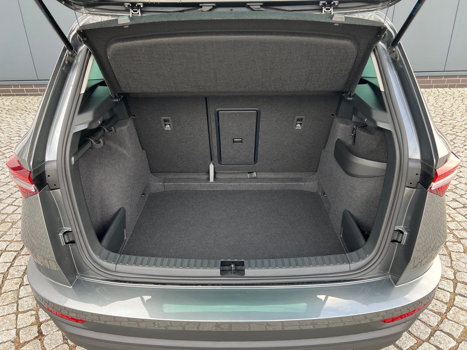 Fahrzeugabbildung SKODA Karoq Selection 1.5 TSI DSG *AHK, LED, ACC, 18"L