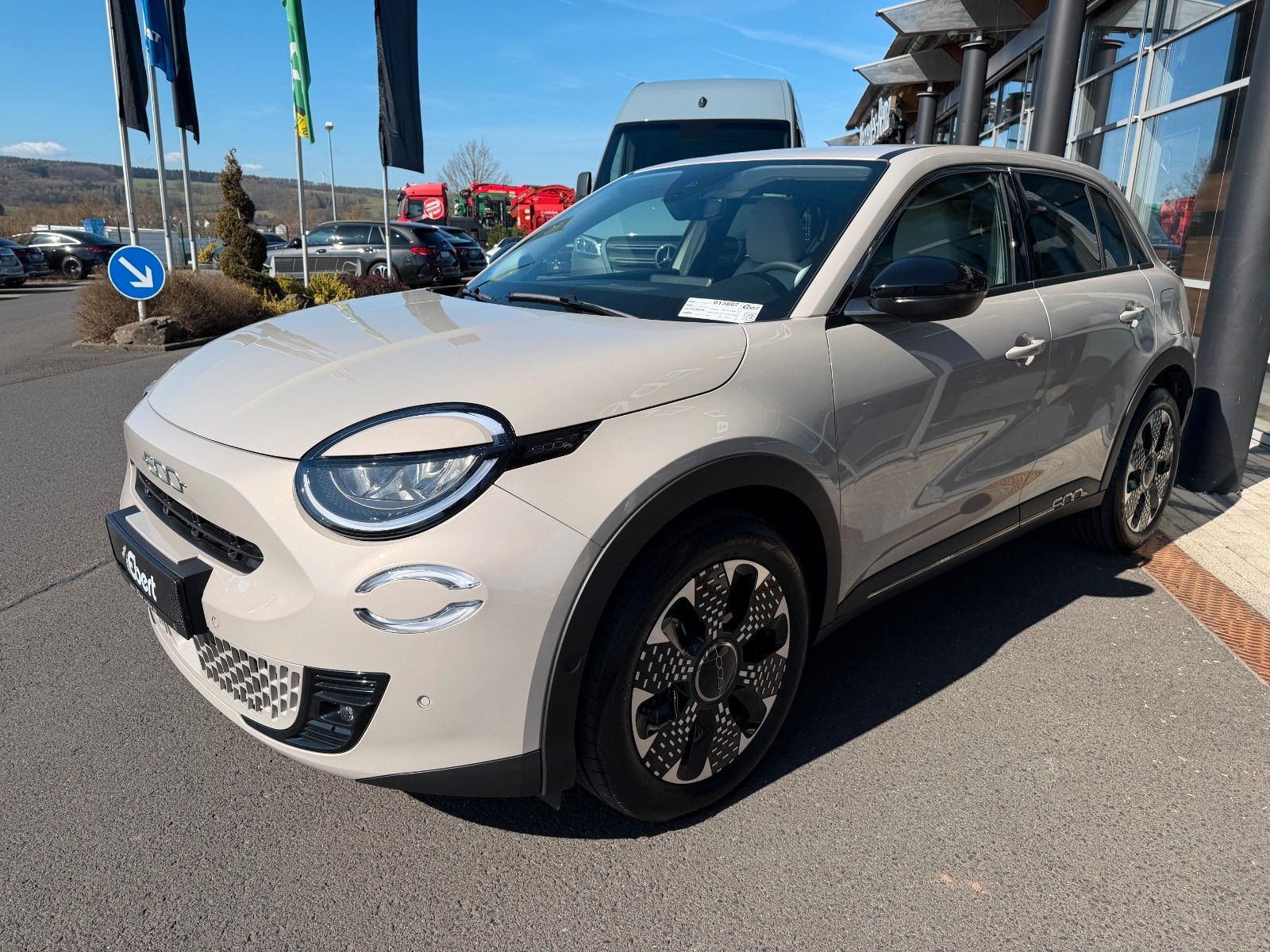 Fahrzeugabbildung Fiat 600 Hybrid La Prima R-Kamera+Massage+LED+8-Fach