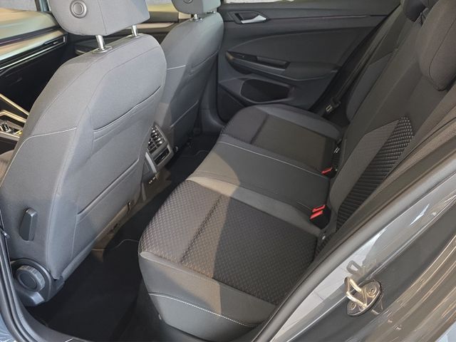 Golf VIII Active 2.0 TDI DSG*AHK*ACC*SHZ*