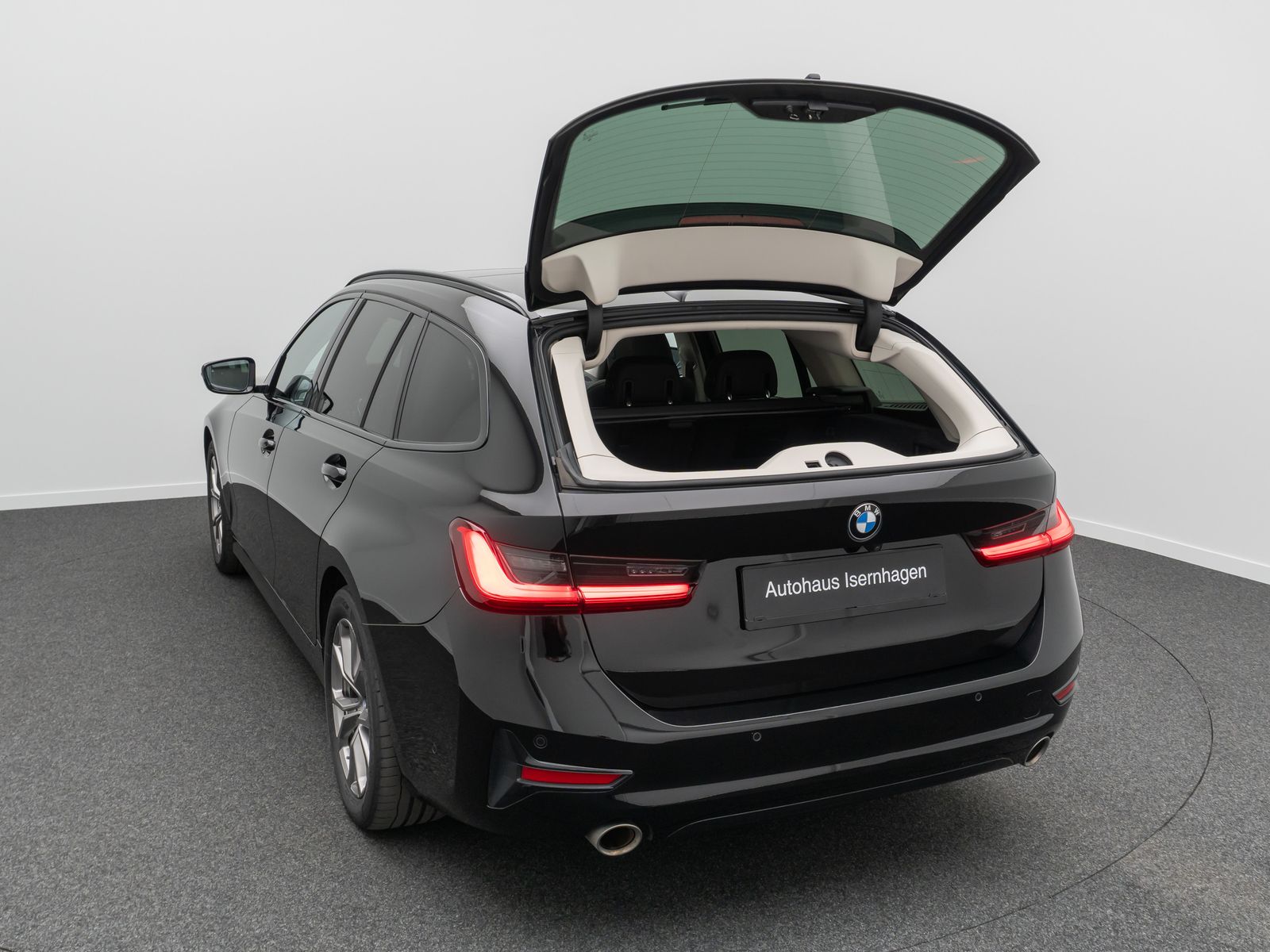Fahrzeugabbildung BMW 330i Sport Line Panorama Kamera DAB H/K Stop&Go