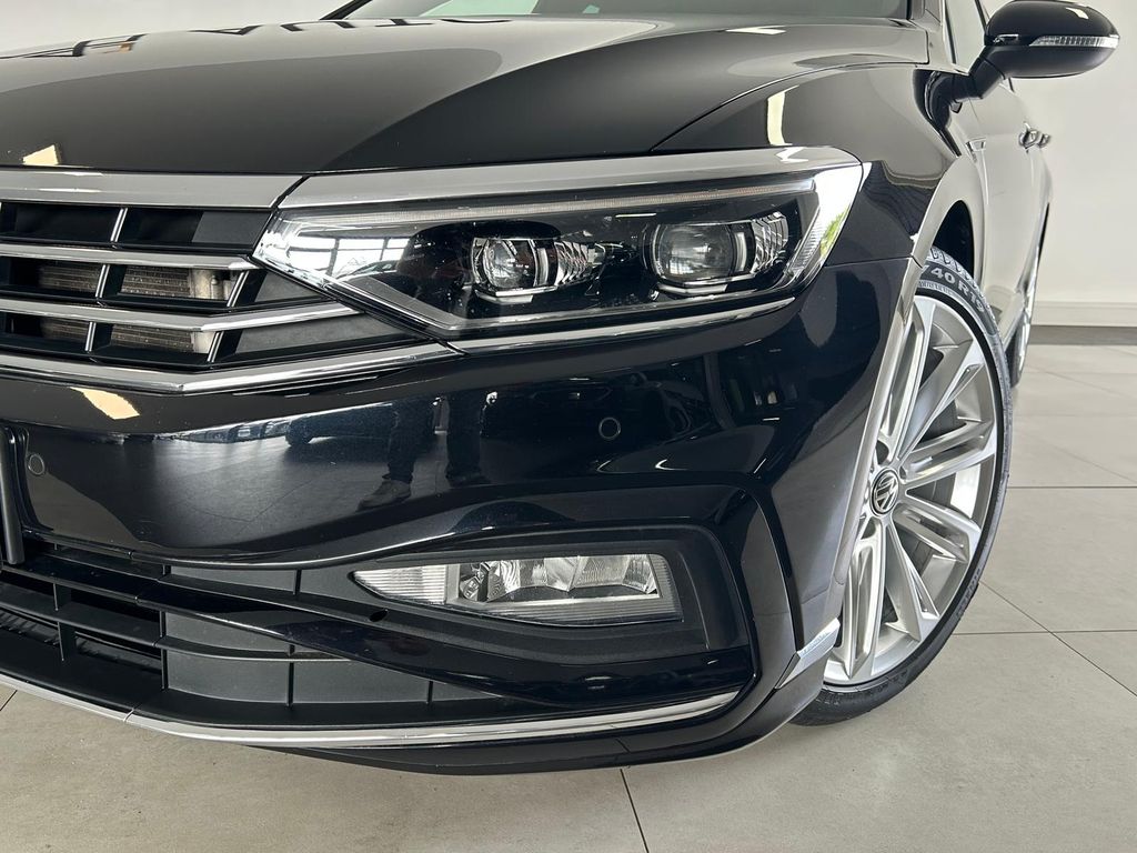 Volkswagen Passat Var ELEGANCE+R-Line*PANO*ViCo*STH*LED*AHK