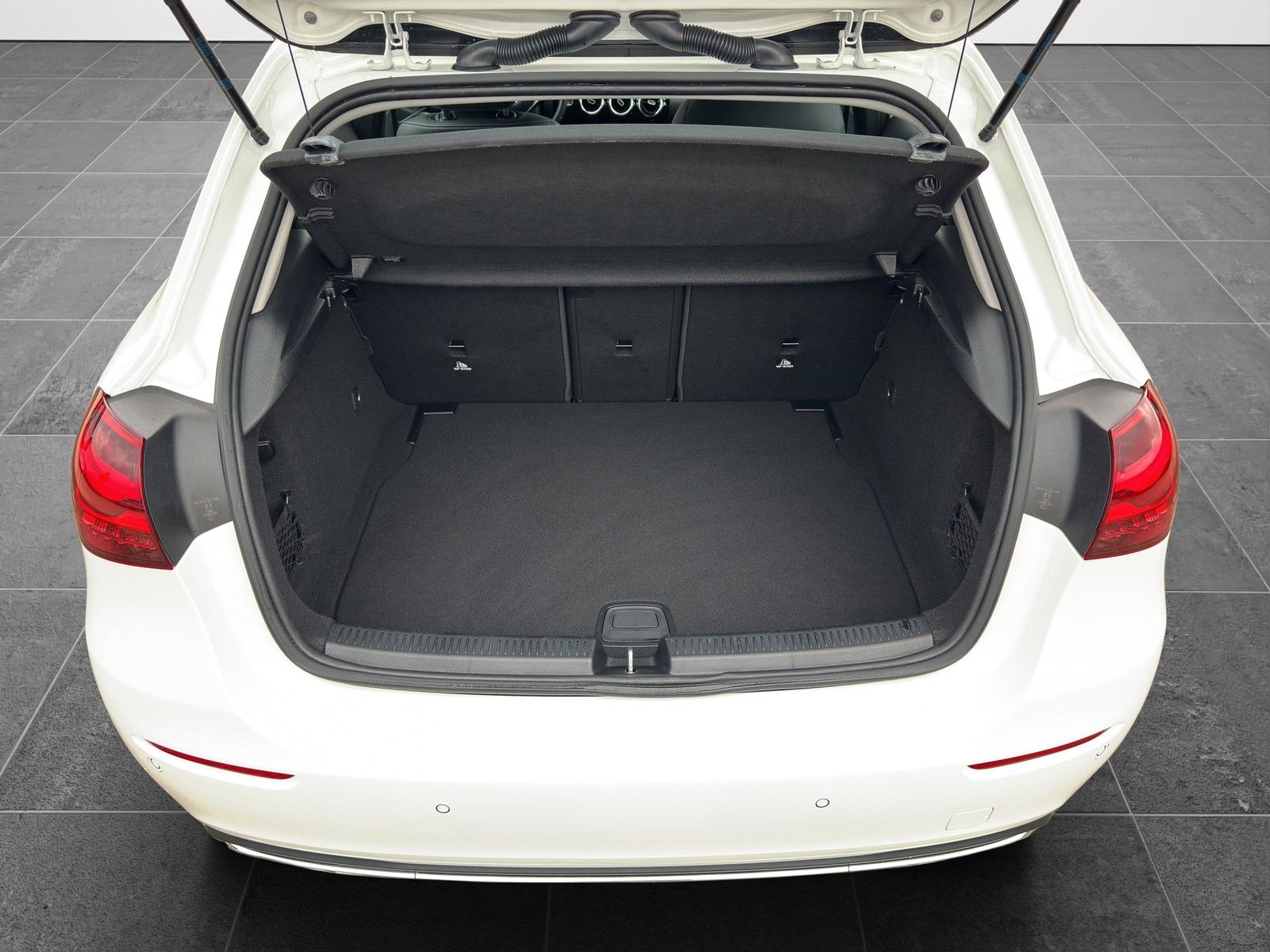 MERCEDES-BENZ A 220 4Matic Progressive AUTOMATIK / LED-HIGH / - Image 16