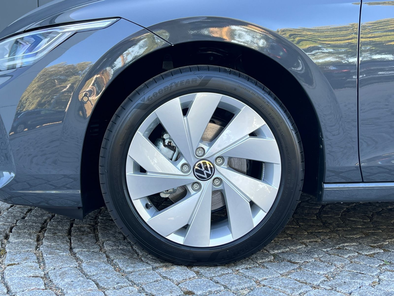 Fahrzeugabbildung Volkswagen Golf Variant  Life 1.5 eTSI DSG *AHK, Plus-Paket