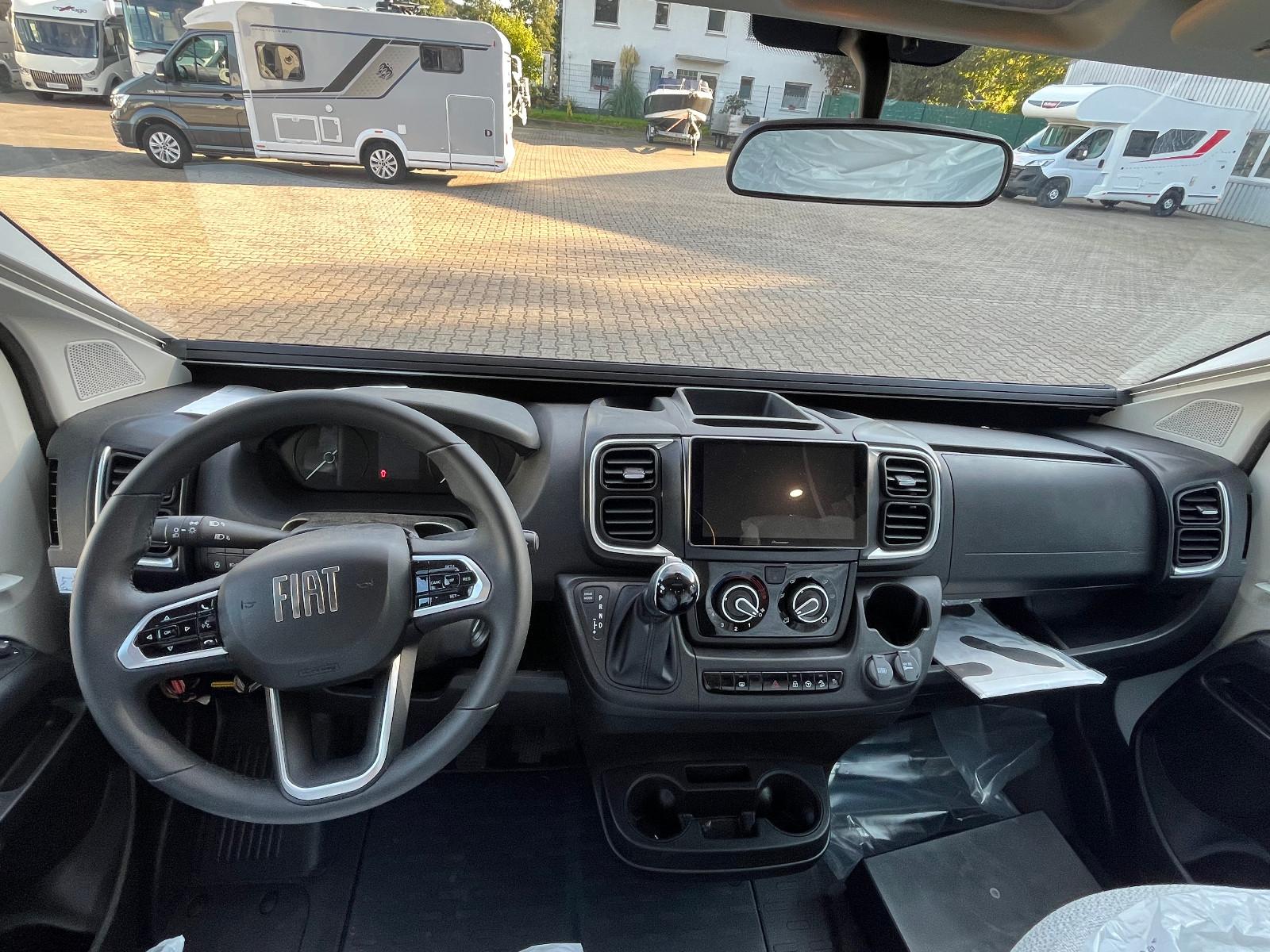 Challenger 260 Ultimate Edition Solar Markise Arctic – Foto 5 von 16