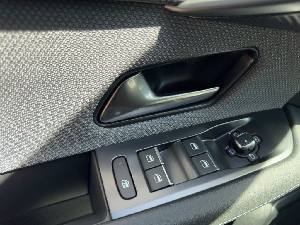 Fahrzeugabbildung Opel Grandland GS Allwetter, SHZ, LHZ, Apple CarPlay