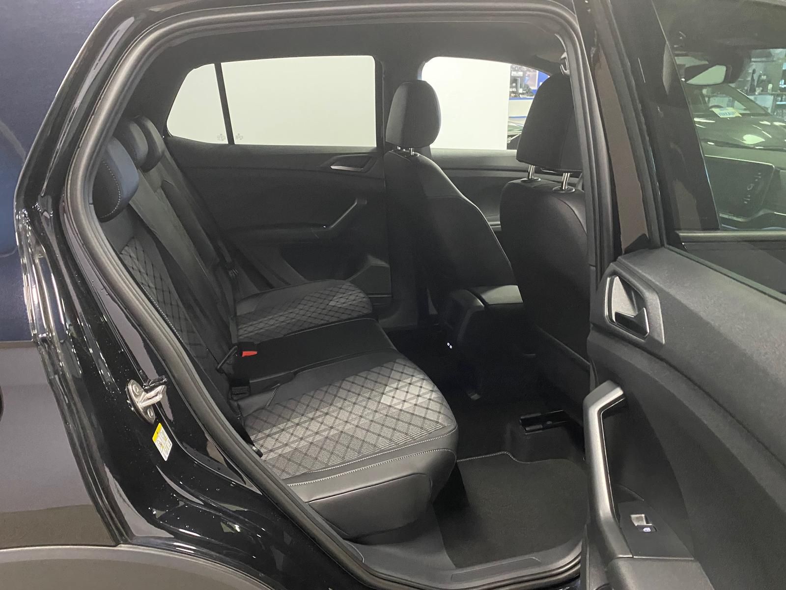 Fahrzeugabbildung Volkswagen T-Cross 1.5 TSI DSG BLACK STYLE R-Line+AHK+ACC++