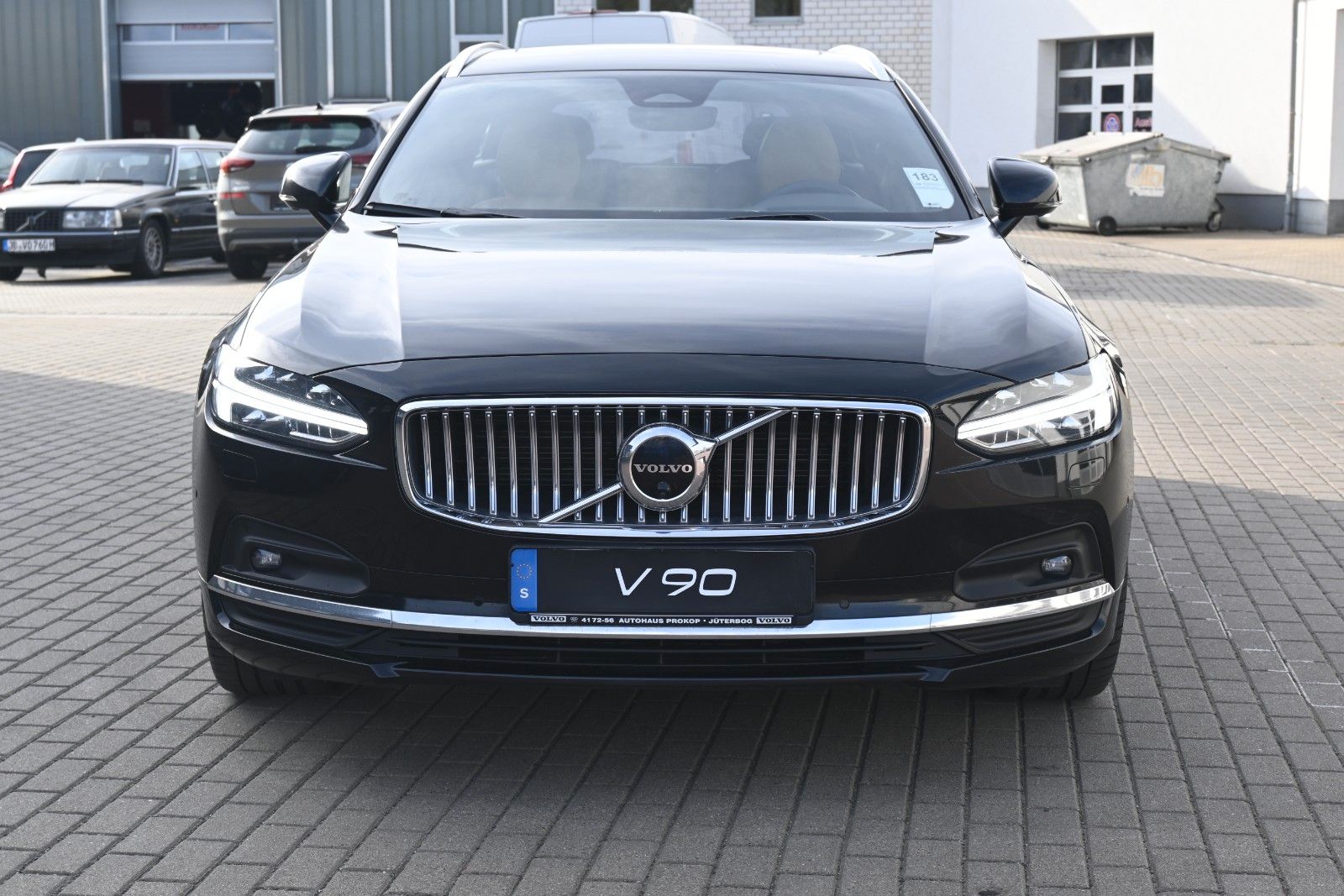 Fahrzeugabbildung Volvo V90 B4 D Plus Bright*STDHZG*360°*PANO*ACC*AHK
