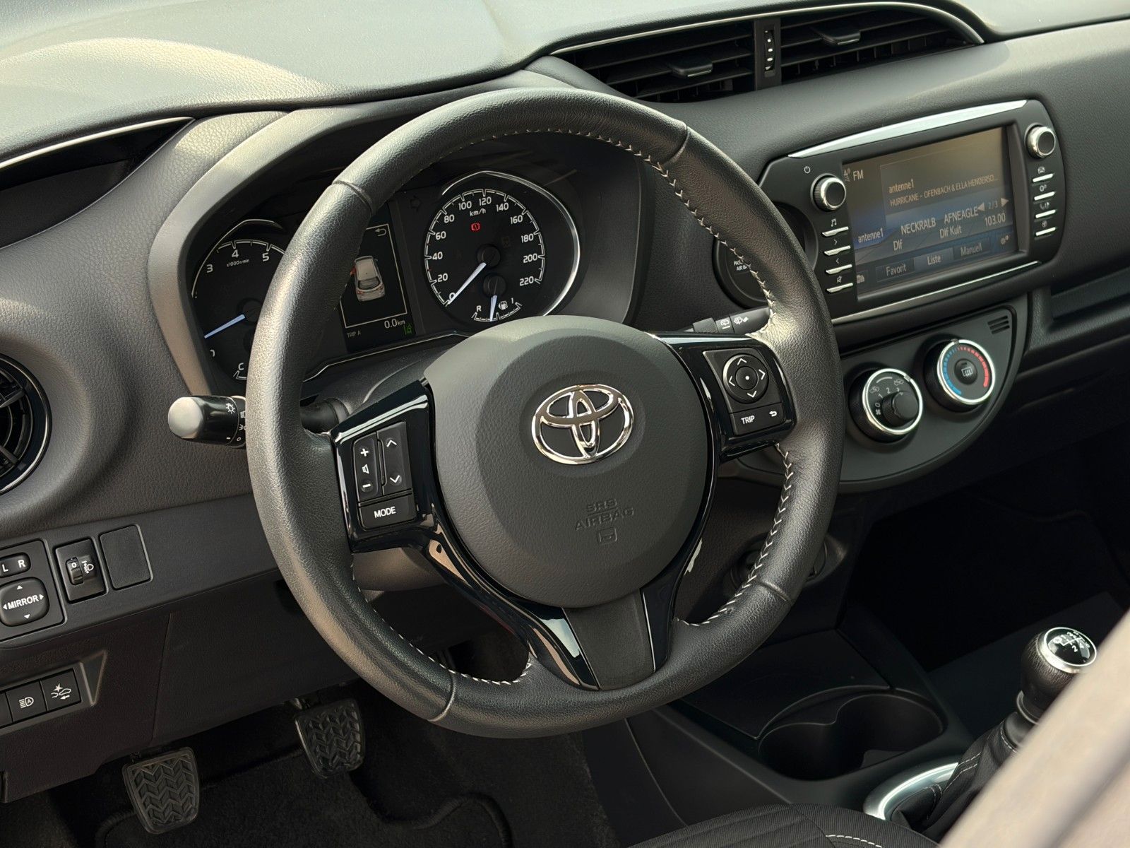 Fahrzeugabbildung Toyota Yaris 1.5 Ltr. Kamera Klima BLT SHZ LKA AM