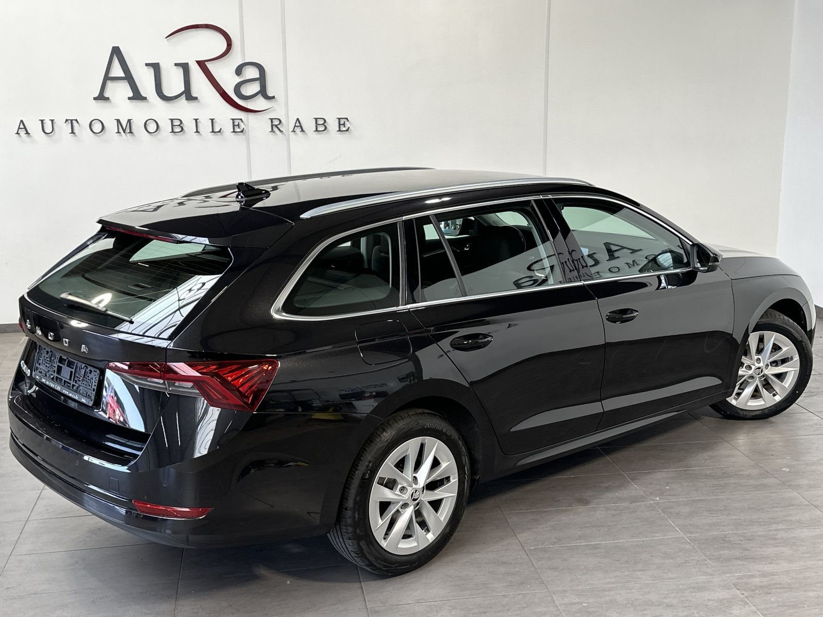 Fahrzeugabbildung SKODA Octavia Combi 2.0 TDI FirstEd NAV+LED+VCOCKPIT