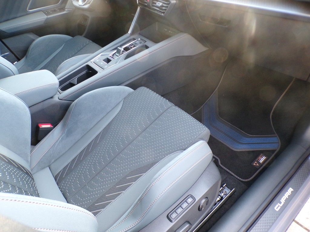 Fahrzeugabbildung CUPRA Formentor VZ 1.5 e-HYBRID DSG Extreme