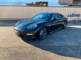 Porsche Panamera S S - Porsche Panamera: Schwarz