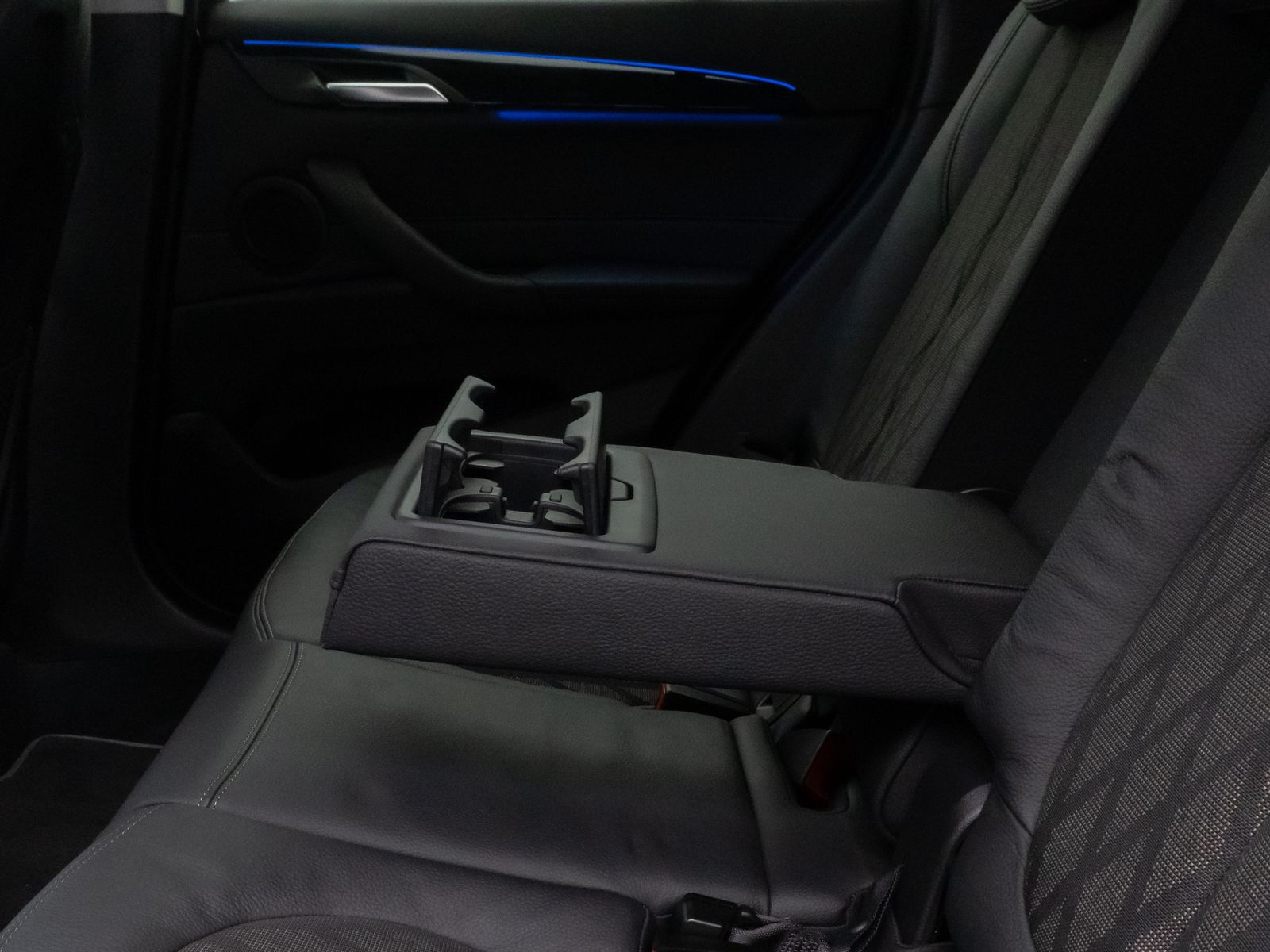 Fahrzeugabbildung BMW X1 sD18d xLine Parkassist HUD DAB Lenkrhzg Alarm