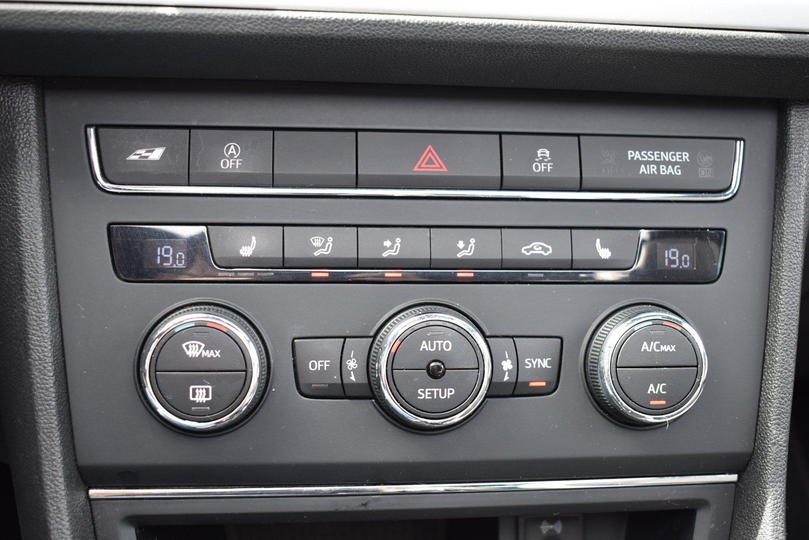 Seat Leon ST Cupra 265 ch DSG • Baquets Alcantara • Toit pano • Caméras AV/AR • DCC • CarPlay