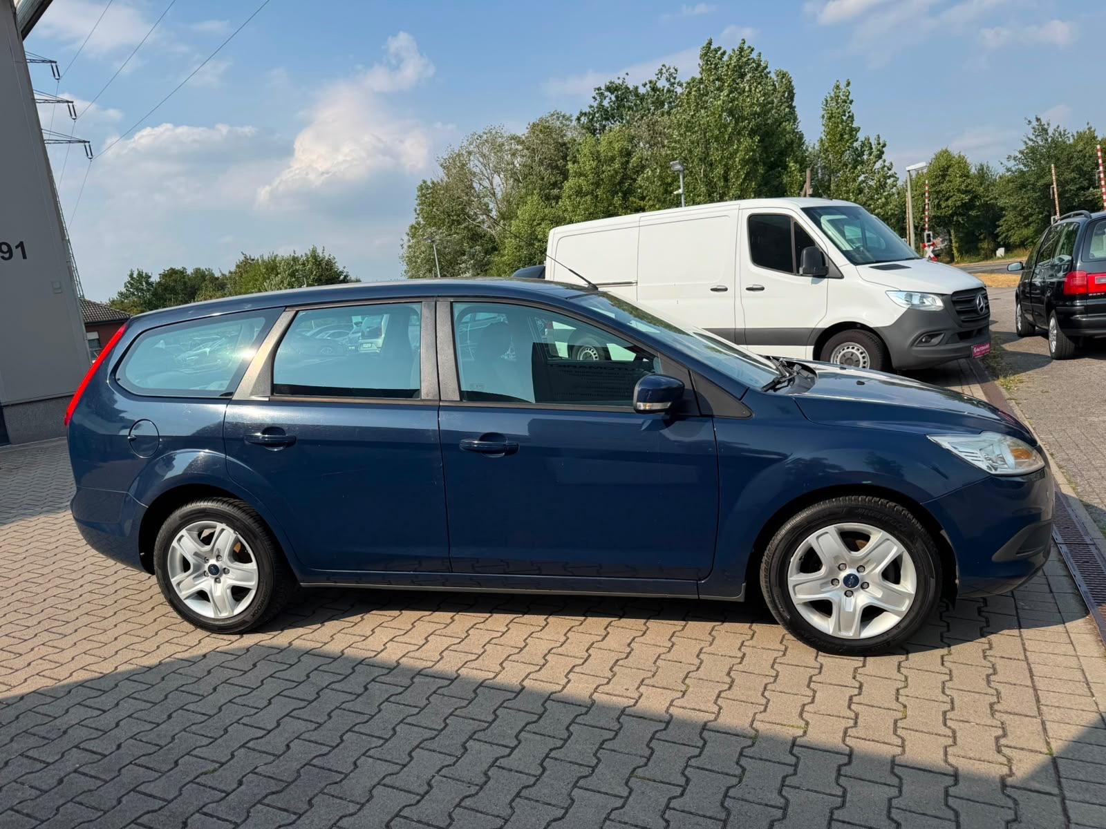Ford Focus 2009 — interior