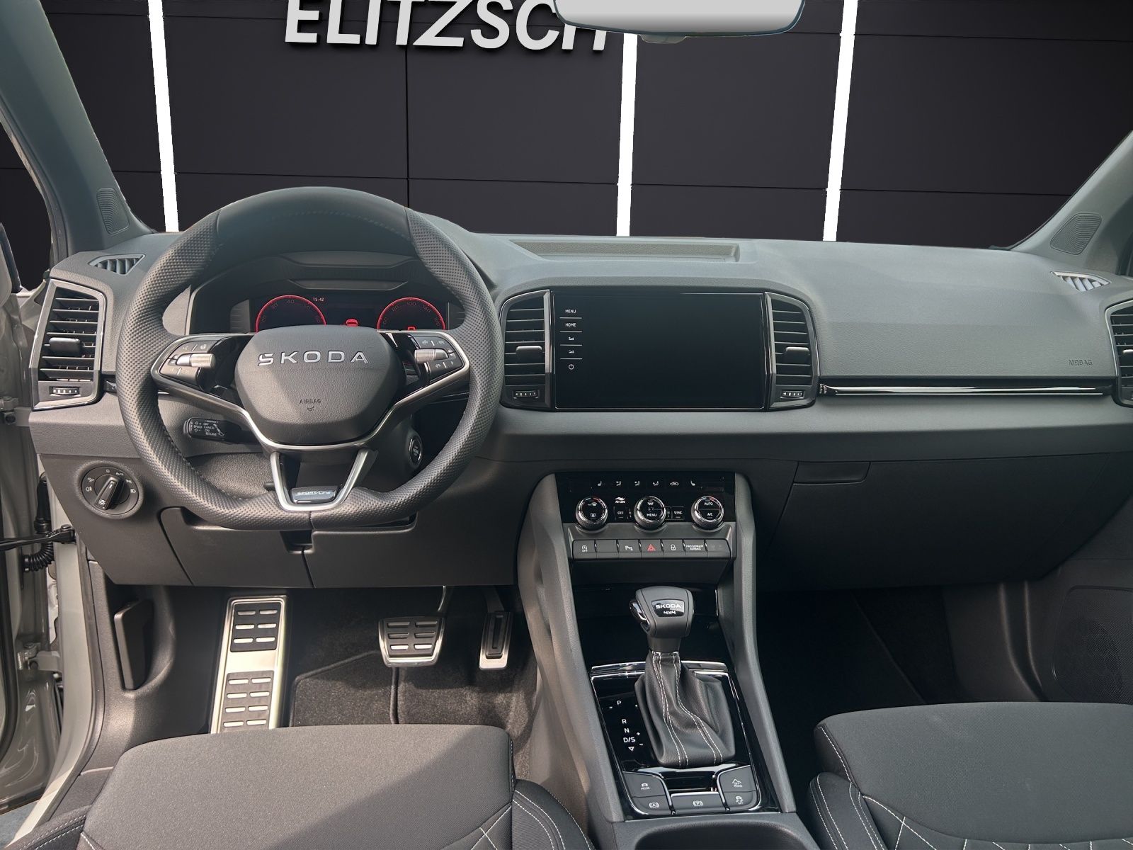 Fahrzeugabbildung SKODA Karoq 2.0 TSI Sportline 4x4 AHK MATRIX ACC