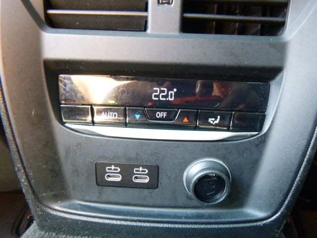 Fahrzeugabbildung BMW 320d Touring >HeadUp/AHK/LED/PANO/PDC/SHZ<