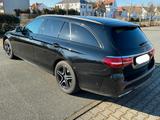 Mercedes-Benz E 300 de 4MATIC T Autom. - - Mercedes-Benz E 300 in Frankfurt (Main)