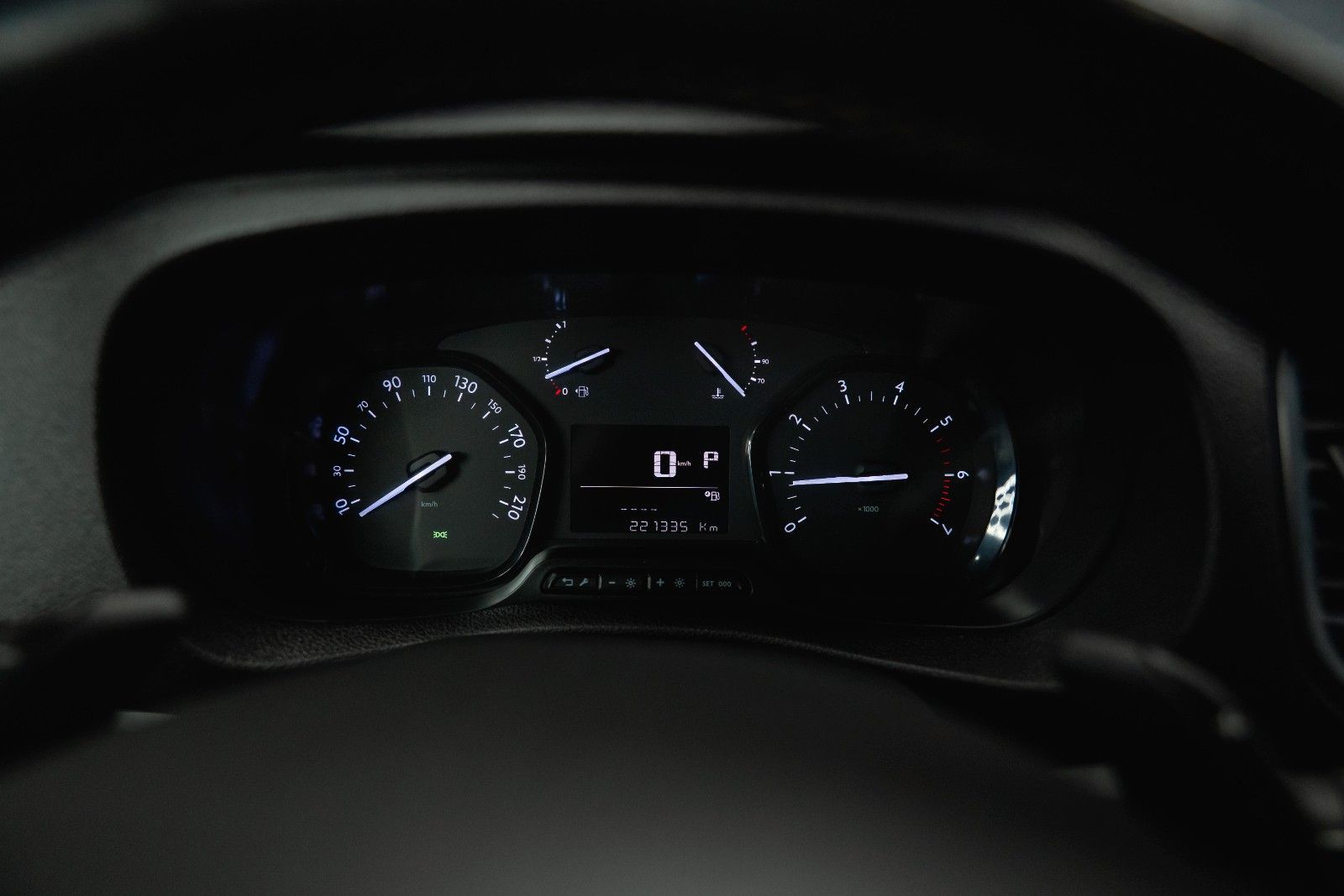 Fahrzeugabbildung Citroën Jumpy Kasten Club M Automatik *Regalsystem*360°*