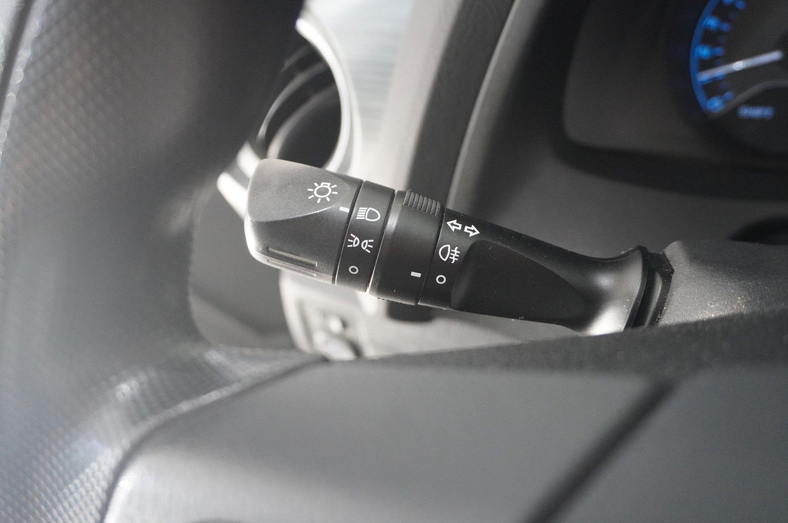 Fahrzeugabbildung Toyota Auris LIM. 1.3 5-TÜR KLIMA/LED/USB/MULTI./AHK