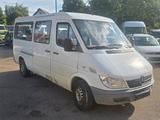 Mercedes-Benz Sprinter Kombi 208 CDI - Mercedes-Benz Sprinter aus 2003