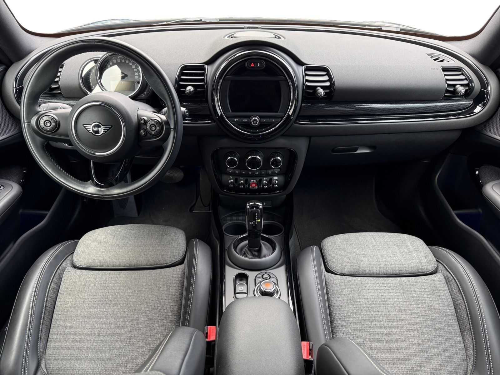 Fahrzeugabbildung MINI Cooper Clubman MINI Aut. PANO/TEMPO/1.HAND