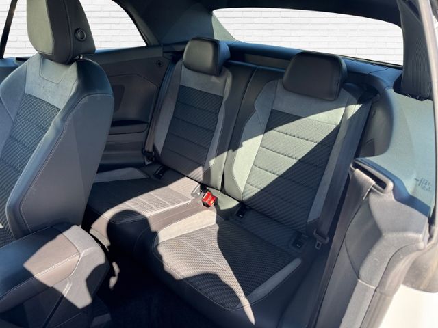 Fahrzeugabbildung Volkswagen T-Roc Cabriolet R-Line 1.5 TSI DSG Klima LED Nav