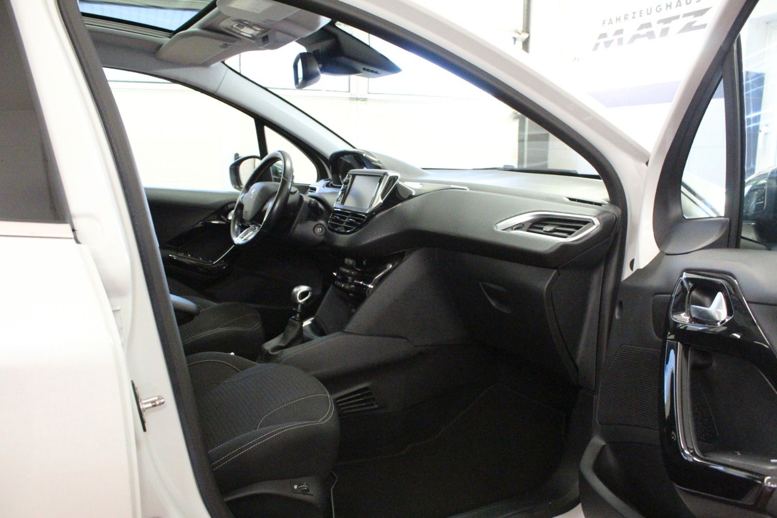 Fahrzeugabbildung Peugeot 208 PureTech 110 Edition Panoramadach*Sitzheizun