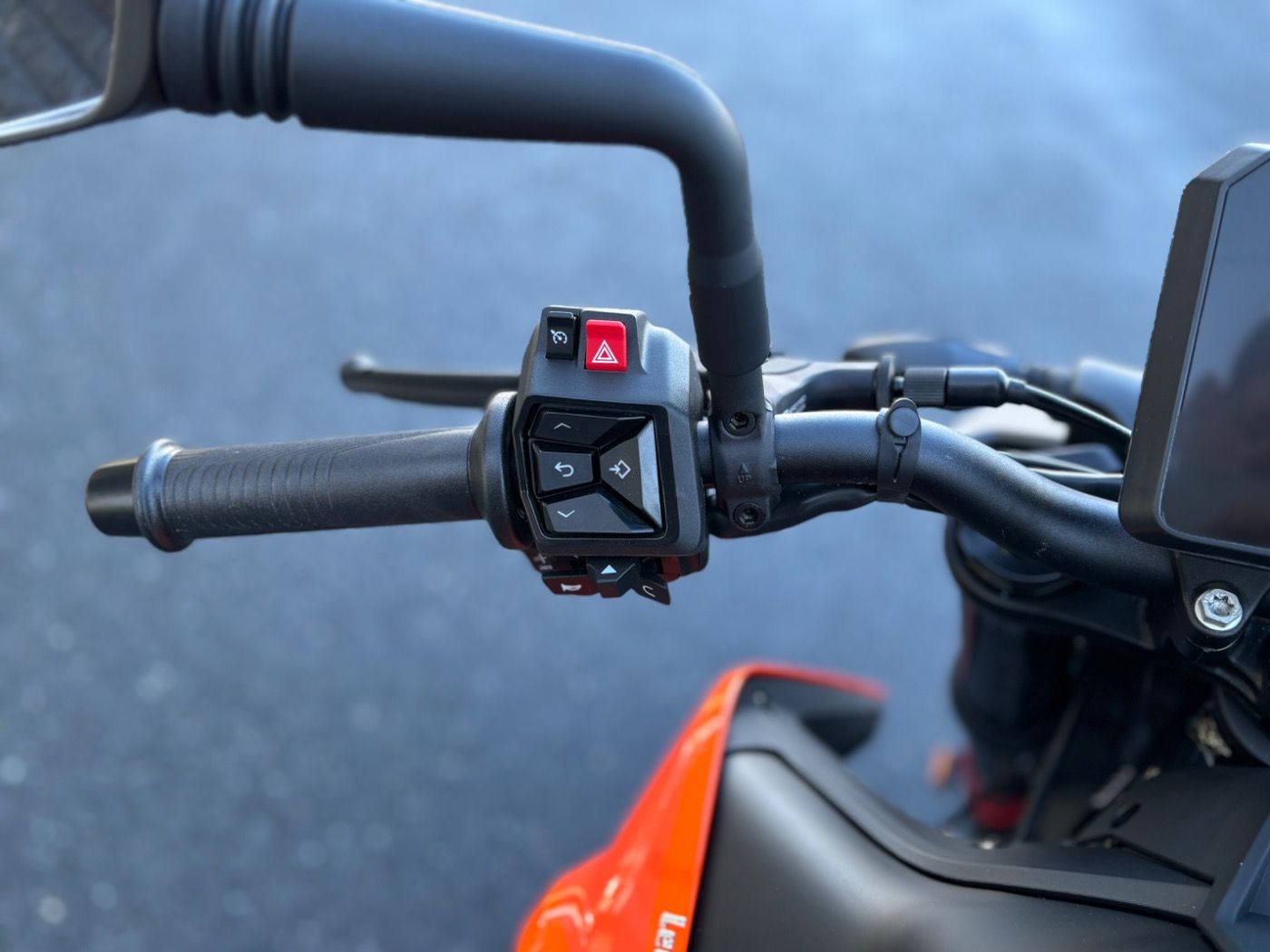 Fahrzeugabbildung KTM 790 Duke Modell 2026 mitTech Pack auch in Schwar