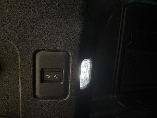 LAND-ROVER Defender 2024