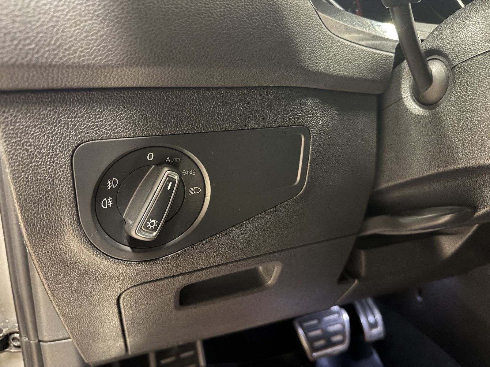 Fahrzeugabbildung Volkswagen Tiguan 2.0 TDI Join DSG/LED/Navi/Spur/VZE/Ahk