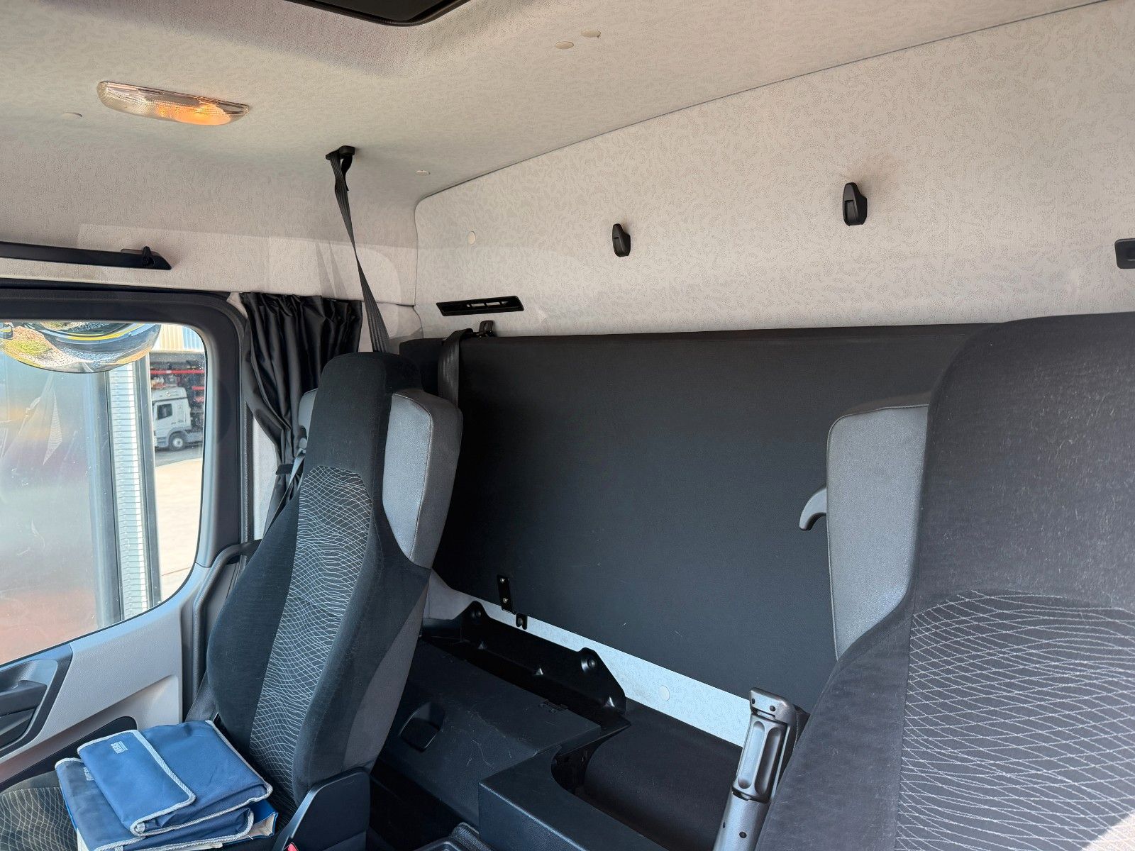 Fahrzeugabbildung Mercedes-Benz Antos 2543 L Schwenkwand LBW BÄR 2.500kg AHK